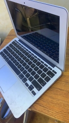 带背光键盘的超薄笔记本macbook air